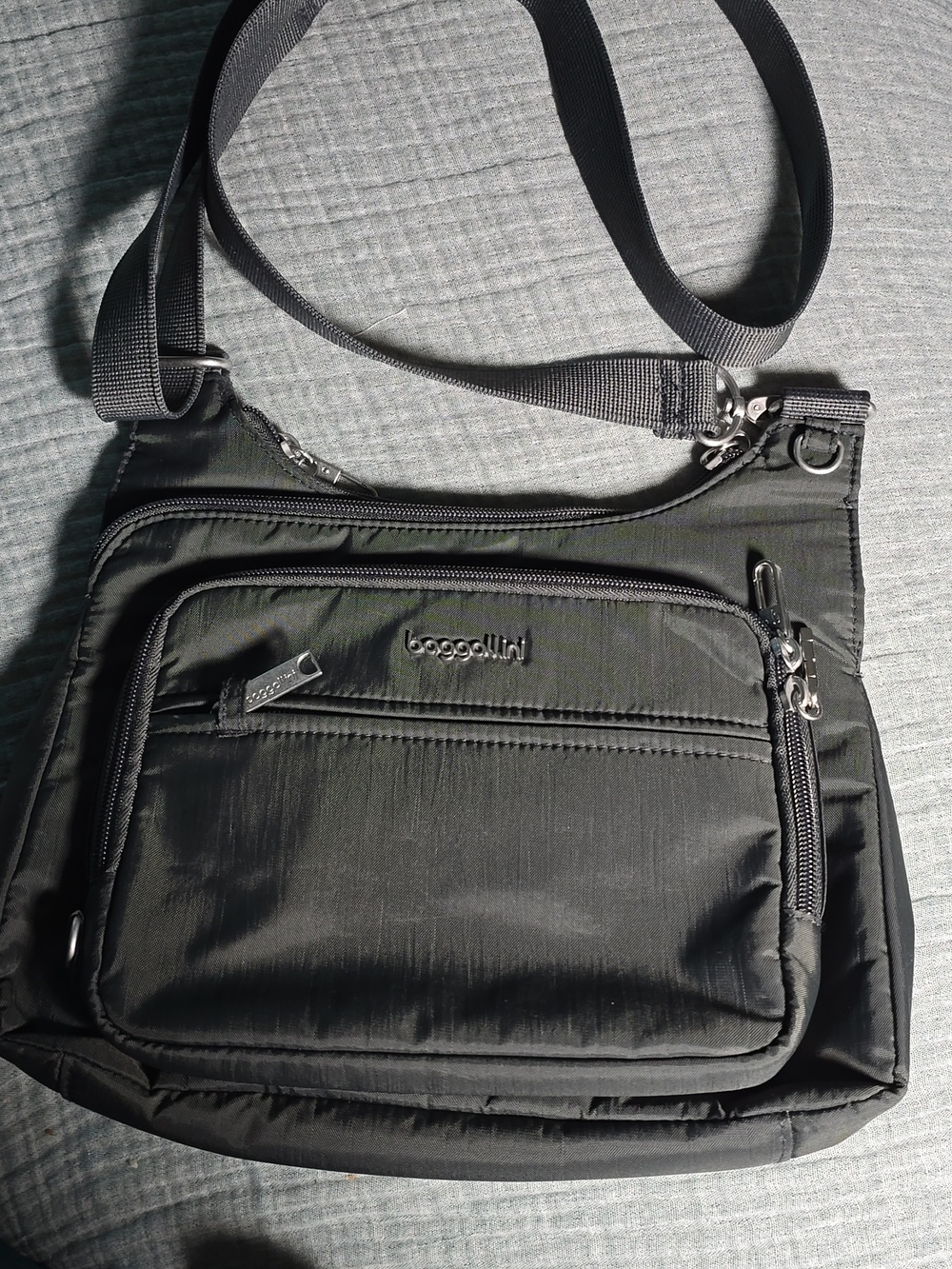 Baggallini Gray Lightweight Crossbody Messenger Bag with 5 zipper compartments.